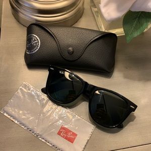 **Rayban wayfarer sunglasses in good condition